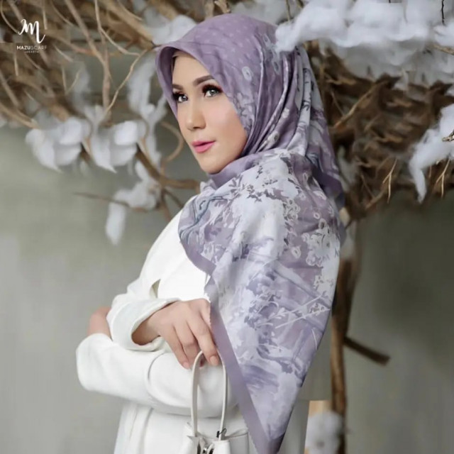 Intip Koleksi Mazu Scarf yang Bikin Marini Zumarnis Cantik Tiada Tara