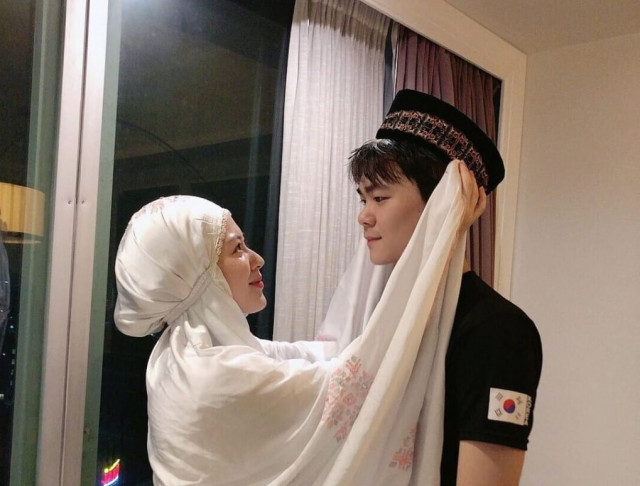 Ayana Moon, Jatuh Cinta pada Islam dari Kisah di Timur Tengah