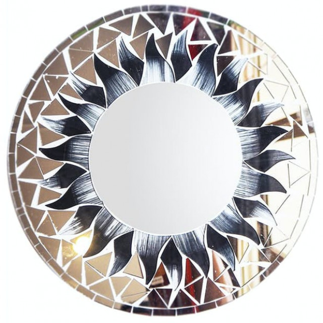 Desain Cermin Unik untuk Berkaca Sekaligus Memperindah Ruang