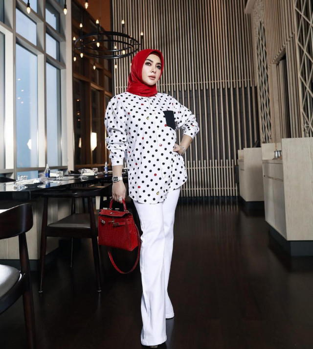 Mantap Berhijab, Intip Tampilan Syahrini yang Anggun Berkelas