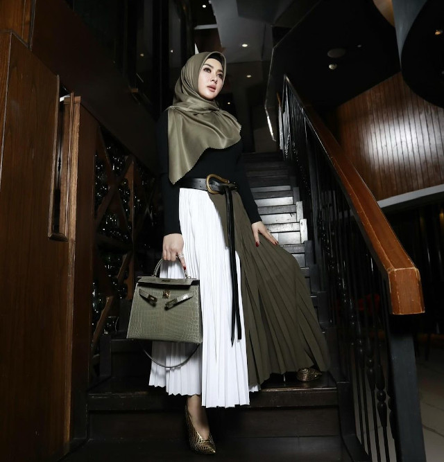 Mantap Berhijab, Intip Tampilan Syahrini yang Anggun Berkelas