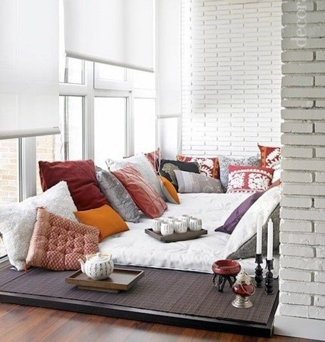 Ruang Keluarga Minus Sofa Bisa Bikin Nyaman Juga Kok
