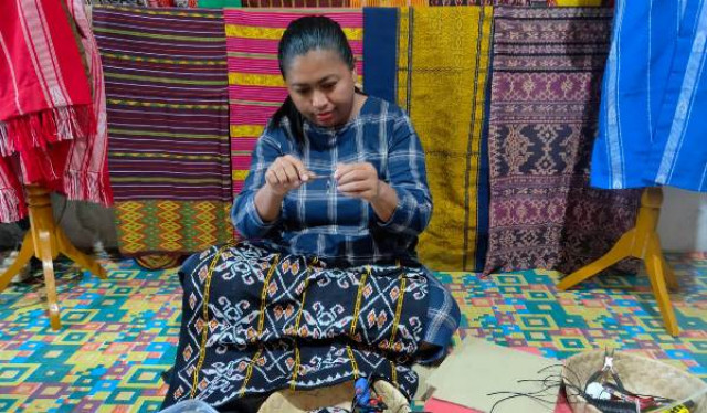 Peduli UMK, PLN Buka Akses Pasar Produk Ensikei Tenun
