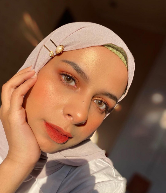 Pasang Aksesori Unik untuk Penampilan Hijab Anti-Monoton