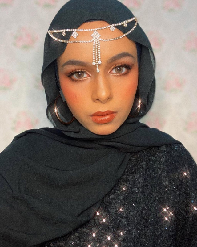 Pasang Aksesori Unik untuk Penampilan Hijab Anti-Monoton