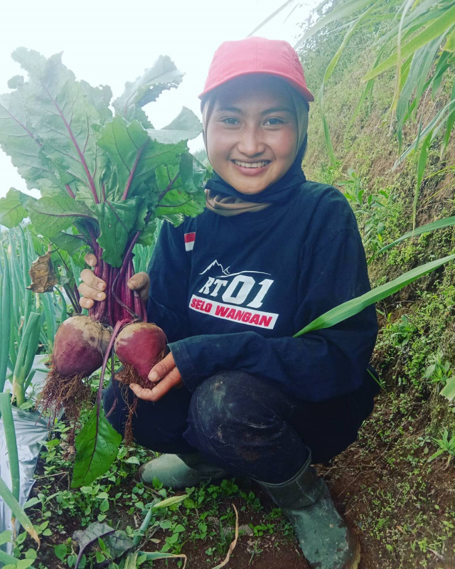 Hijrah dari Biduan, Muslimah Ini Pilih jadi Petani