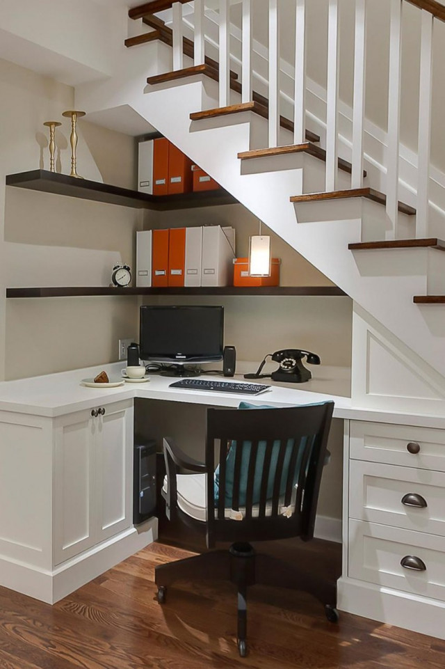 6 Inspirasi Manfaatkan Ruang Bawah Tangga plus Ide Fitri Tropica