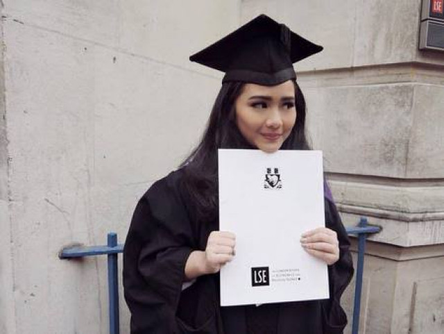 5 Nama Ini Buktikan Seleb  Perlu Cerdas dan Berpendidikan Tinggi