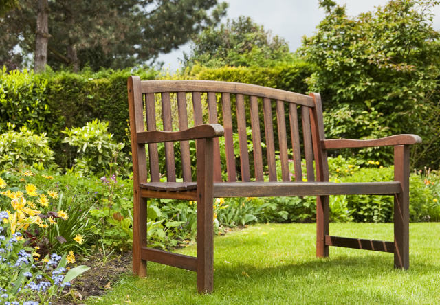 Inspirasi Kursi Taman untuk Dekorasi Outdoor Maksimal