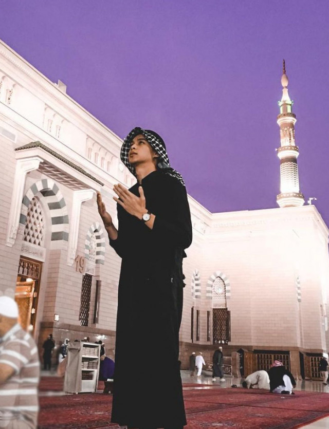 Selebritas Tanah Air Ini Tampil Classy dalam Arabian Style