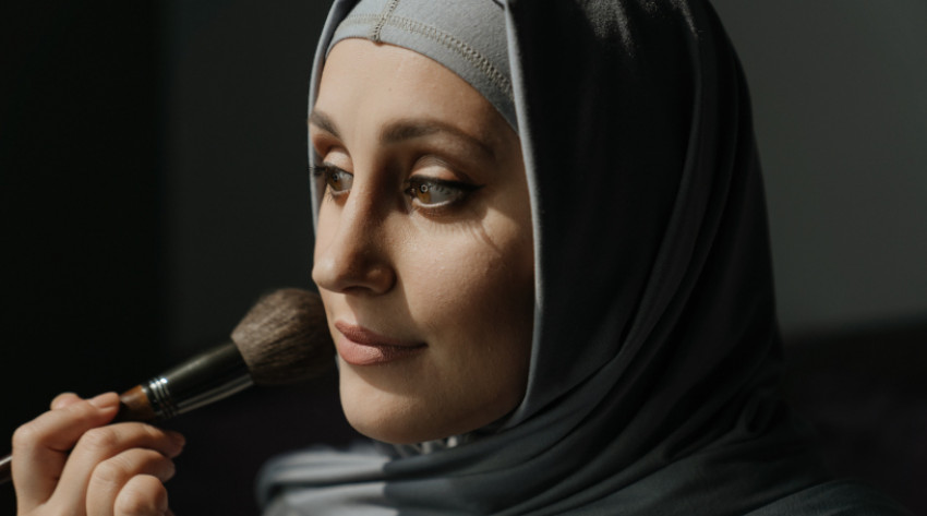 Rias Wajah Waterproof, Waspada agar Wudhu Tetap Sah