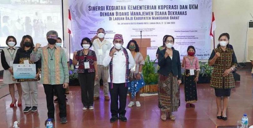 Mengembangkan Wastra Songke Labuan Bajo Lewat Pelatihan Digital