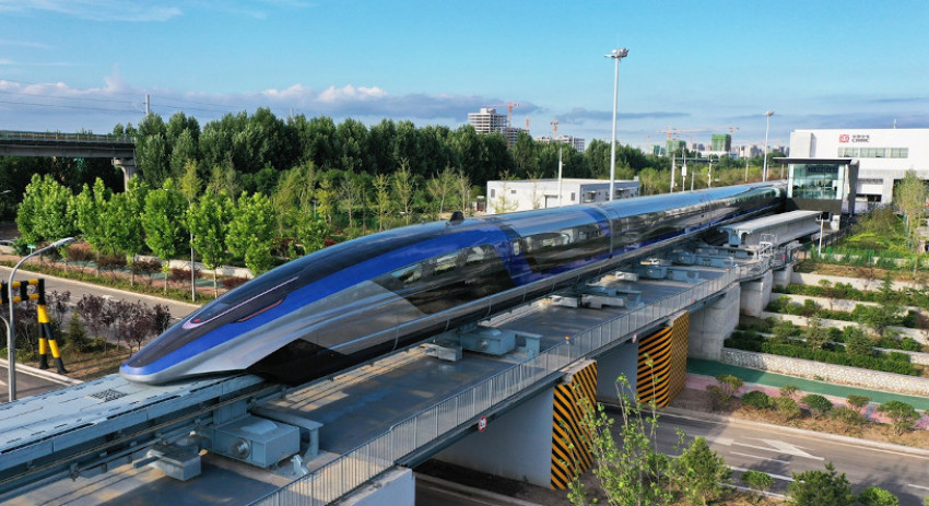 Kereta Tercepat di Dunia Milik China Meluncur Pertama Kali