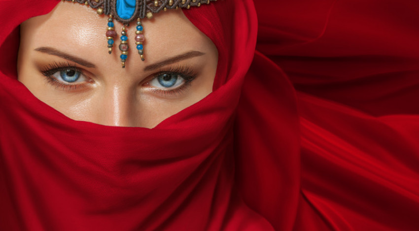 Pasang Aksesori Unik untuk Penampilan Hijab Anti-Monoton