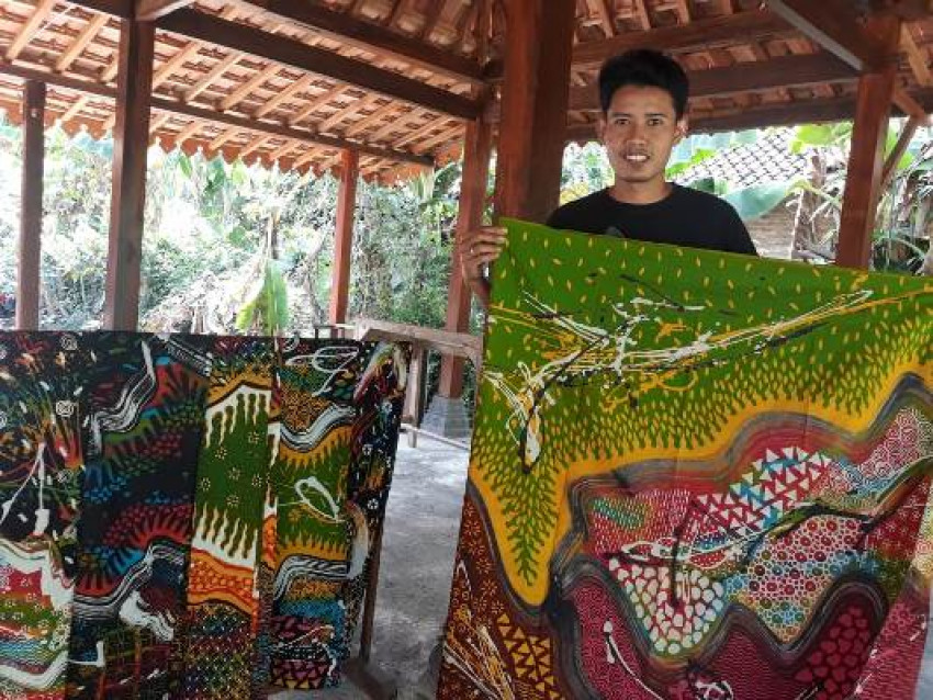 Lelah Kerja di Perusahaan Leasing, Pemuda Asal Kulon Progo Sukses Jadi Pengusaha Batik