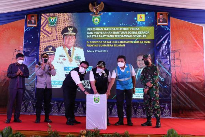 Investasi Rp 18 Miliar, PLN Terangi 4.199 Pelanggan di 7 Desa Sumatera Selatan