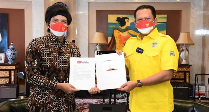 Jadi Youtuber, Ketua MPR Bambang Soesatyo Terima Penghargaan Silver Play Button