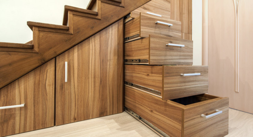 6 Inspirasi Manfaatkan Ruang Bawah Tangga plus Ide Fitri Tropica