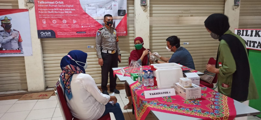 Mahasiswa Kedokteran UPNV Jakarta jadi Vaksinator di Gerai Vaksin Merdeka