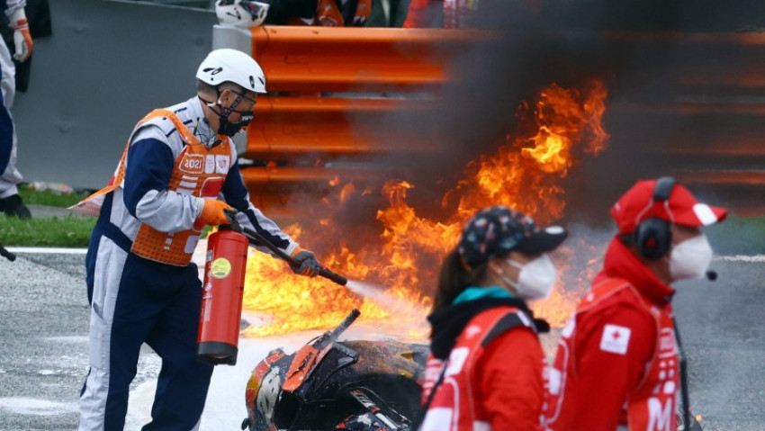 Grand Prix Styria Dihentikan Sementara setelah Kecelakaan Pedrosan dan Lorenzo