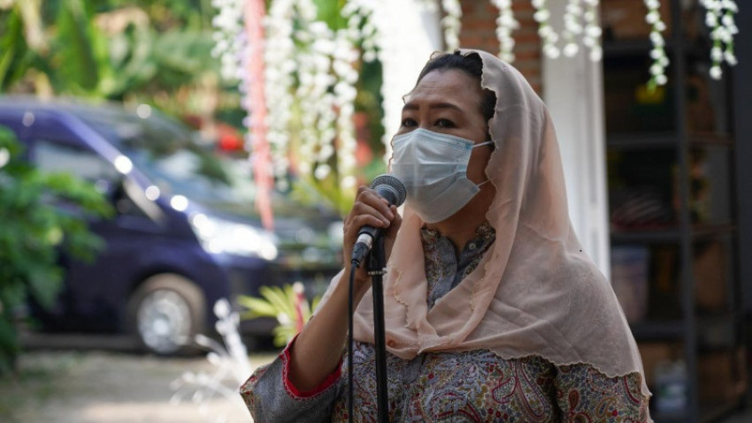 Momen Yenny Wahid Hibur Kegiatan Vaksinasi Covid di Rumahnya