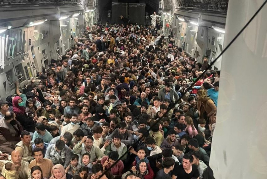 Tragis dan Memilukan, Begini Usaha Warga Afghanistan Keluar dari Tanah Kelahirannya