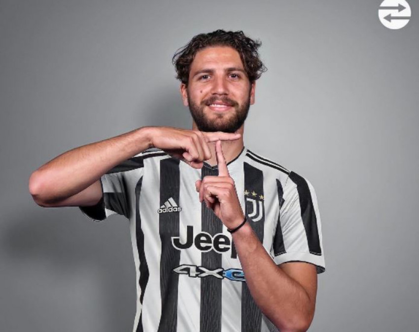 Sepakat Gabung Juventus, Manuel Locatelli Ikat Kontrak Lima Tahun