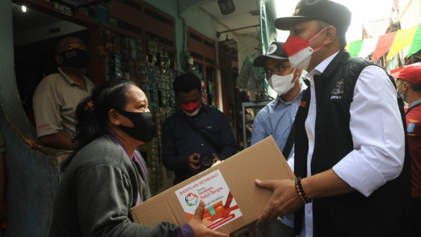10.000 Paket Sembako Dibagikan kepada Warga Terdampak Covid di Surabaya