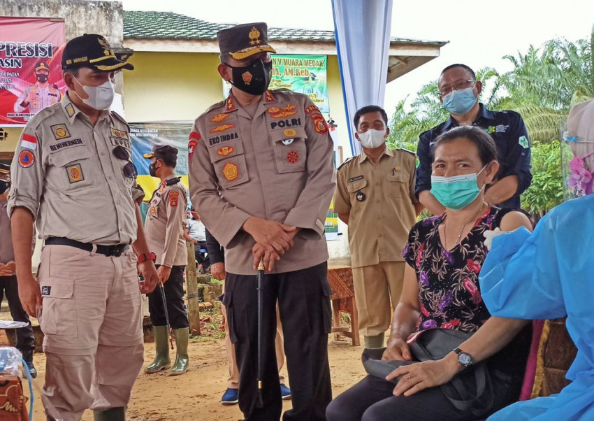 Suku Anak Dalam Perbatasan Muba-Jambi Dapat Sembako dan Divaksin