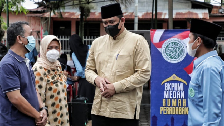 Vaksinasi di Medan, Remaja Masjid Yakinkan Warga Pencegahan Covid