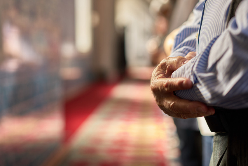 Hikmah Bilangan Rakaat Shalat 5 Waktu yang Berbeda-beda