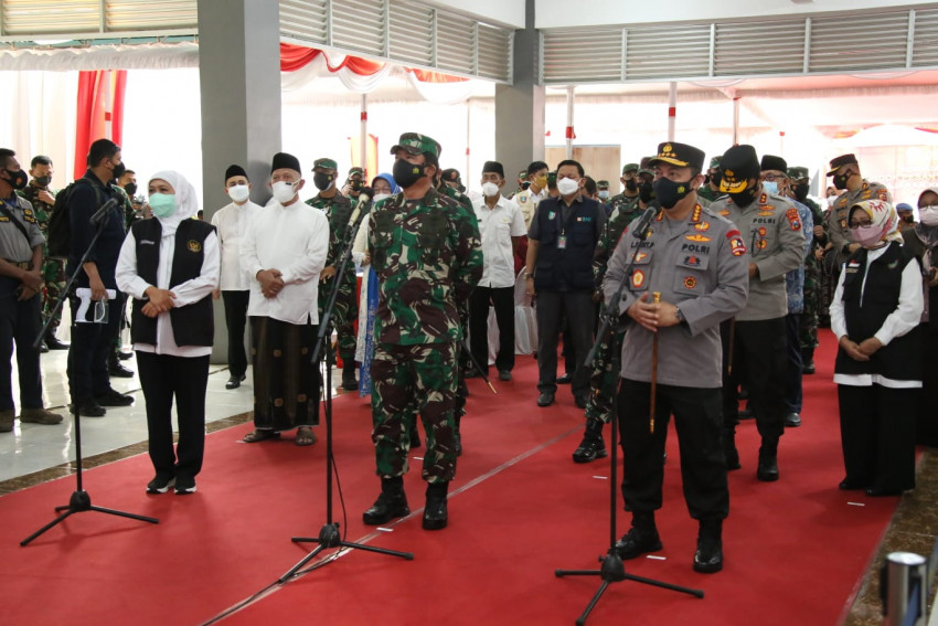 Panglima TNI dan Kapolri Tinjau Vaksinasi di Ponpes Tebuireng