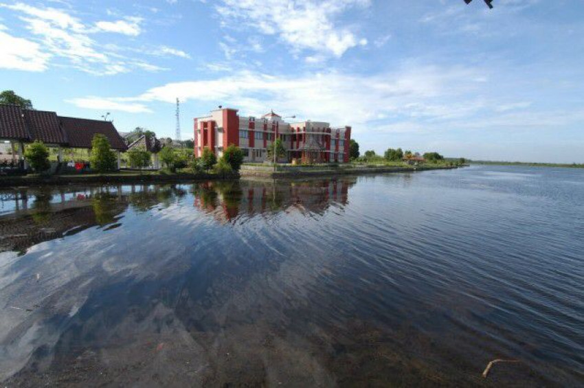 Melepas Kepenatan di Danau Teluk Gelam, dari Berenang hingga Main Jet Ski