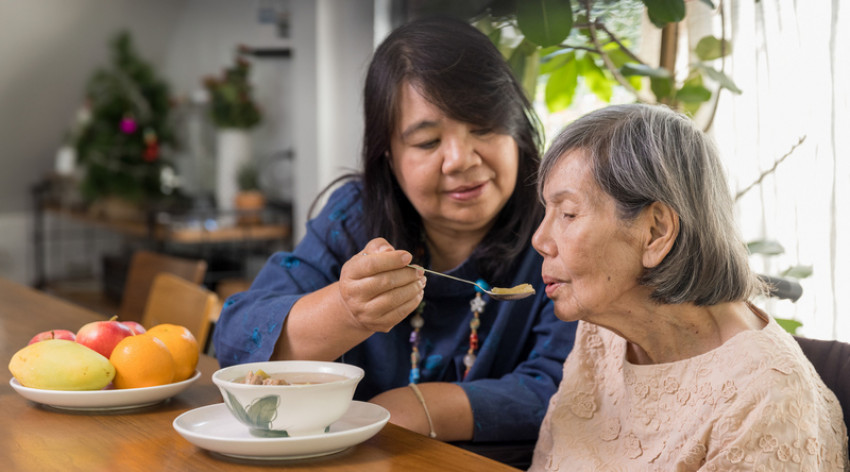 Lansia Perlu Perhatian Lebih saat Pandemi Covid-19