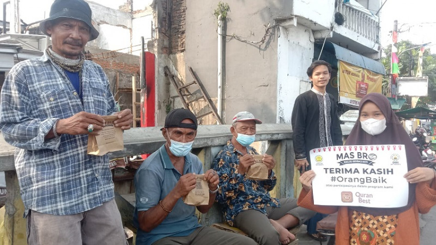 Prima DMI Jakarta Gandeng Remaja Masjid Berbagi Roti