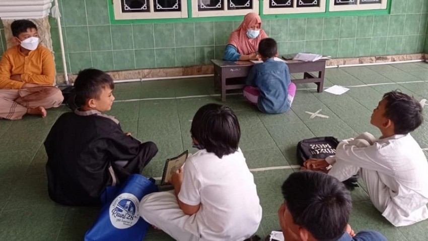 Dedikasi Dakwah, Keluarga Dai Ini Berjuang Makmurkan Masjid