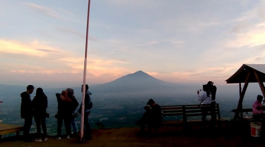 Puncak Intan Dewata, Wisata Religi Terbaru di Garut