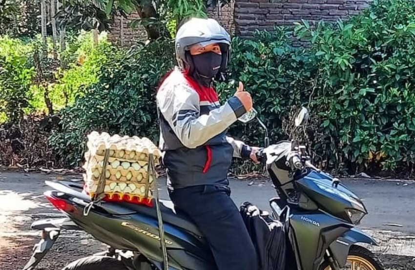 Dari Coba-coba, Guru Ini Sekarang Serius Garap Usaha Telur Asin