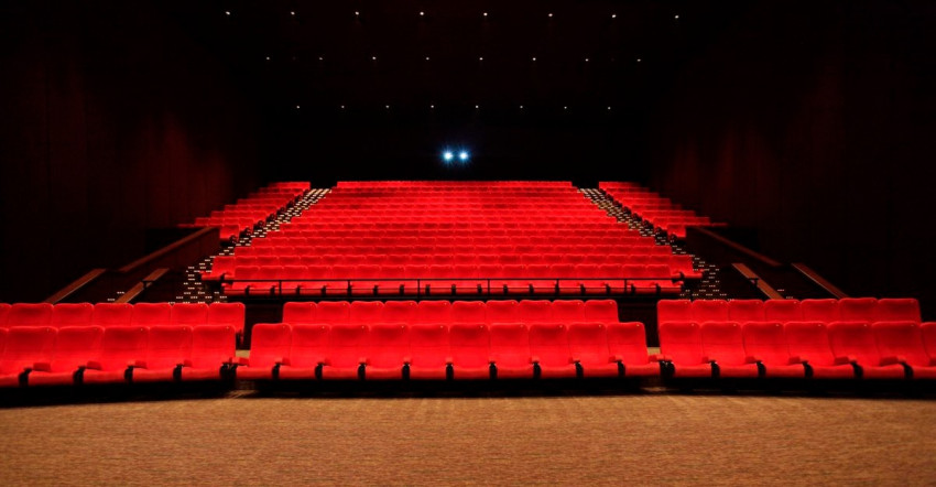 Pembukaan Bioskop Bisa Mendorong Pemulihan Industri Perfilman