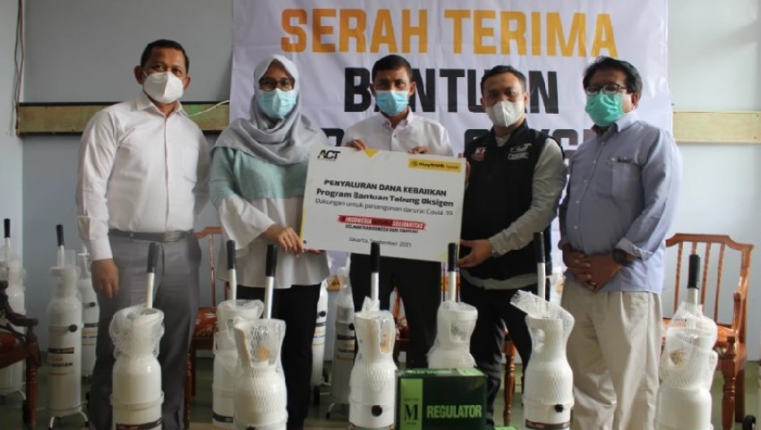 ACT dan Maybank Syariah Salurkan 190 Tabung Oksigen untuk RS di Jakarta