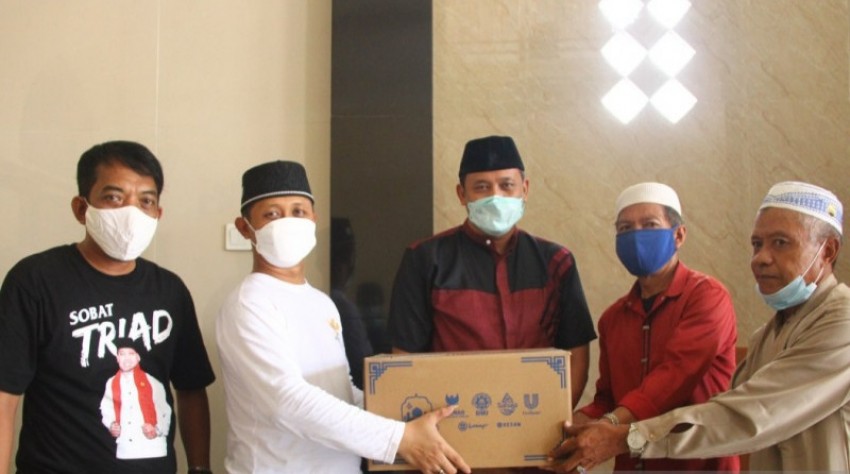 Baznas Bantu Alat Kebersihan untuk Masjid Al Hikmah Bekasi