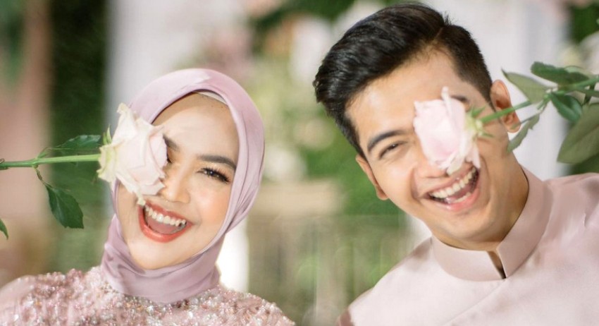 Prosesi Lamaran Ria Ricis dan Teuku Ryan Penuh Kejutan