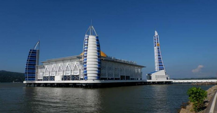 5 Masjid Apung di Indonesia, Cocok Jadi Objek Wisata Religi