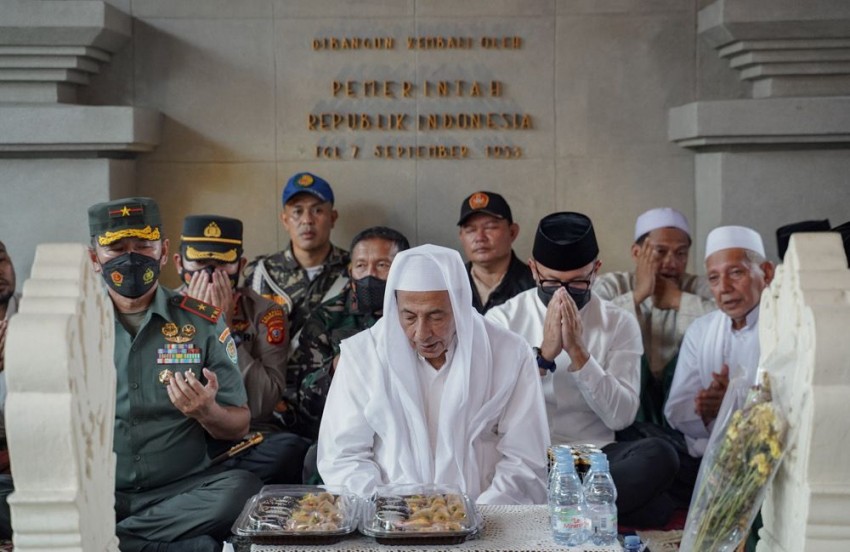 Habib Luthfi Resmikan Joglo Makam Raden Saleh di Bogor