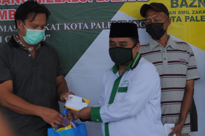 Baznas Beri Bantuan ke Penggali Kubur di Palembang