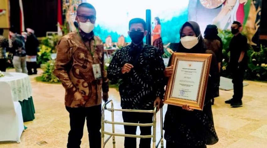 Ditengah Keterbatasan Fisik, Ali Topan Raih Kalpataru