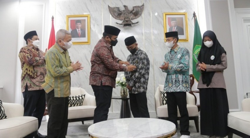 Rasakan Sehari Jadi Menteri, Ini Penuturan Santri Probolinggo