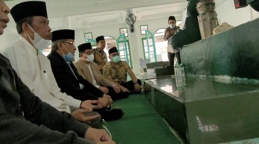 Ziarah ke Sayyid Idrus, Ketum PBNU: Beliau Merupakan Guru dan Teladan Pendidikan