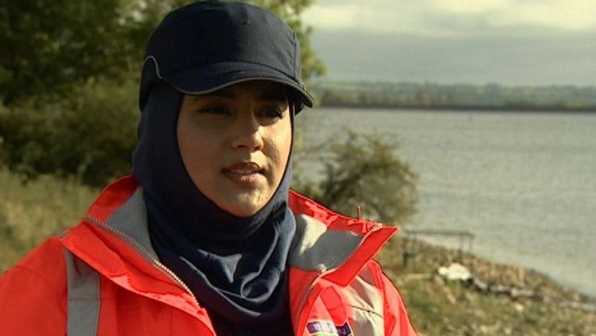 Insinyur Muslim Birmingham Rancang Jilbab APD Pertama untuk Keselamatan Pekerja