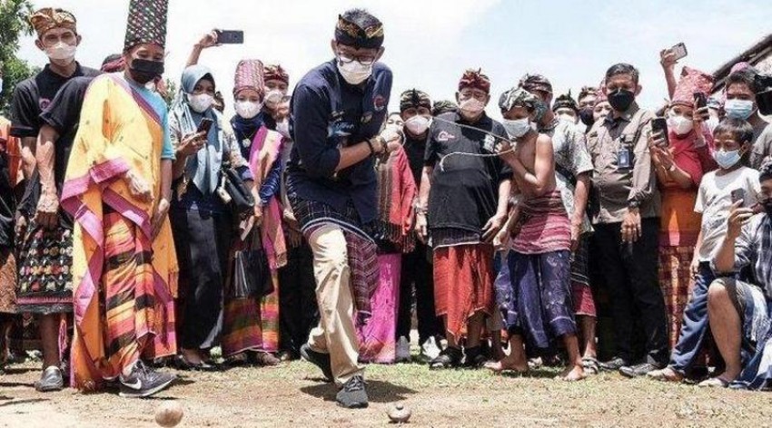 Menparekraf Minta Desa Wisata Senaru Perbanyak Homestay